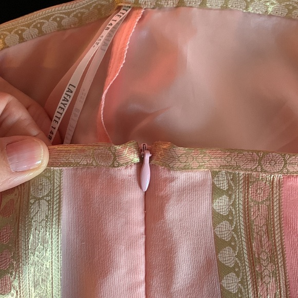 💕🎉 HOST PICK 🎉💕 EUC Lafayette 148 silk blend pink and metallic gold skirt - Picture 7 of 10